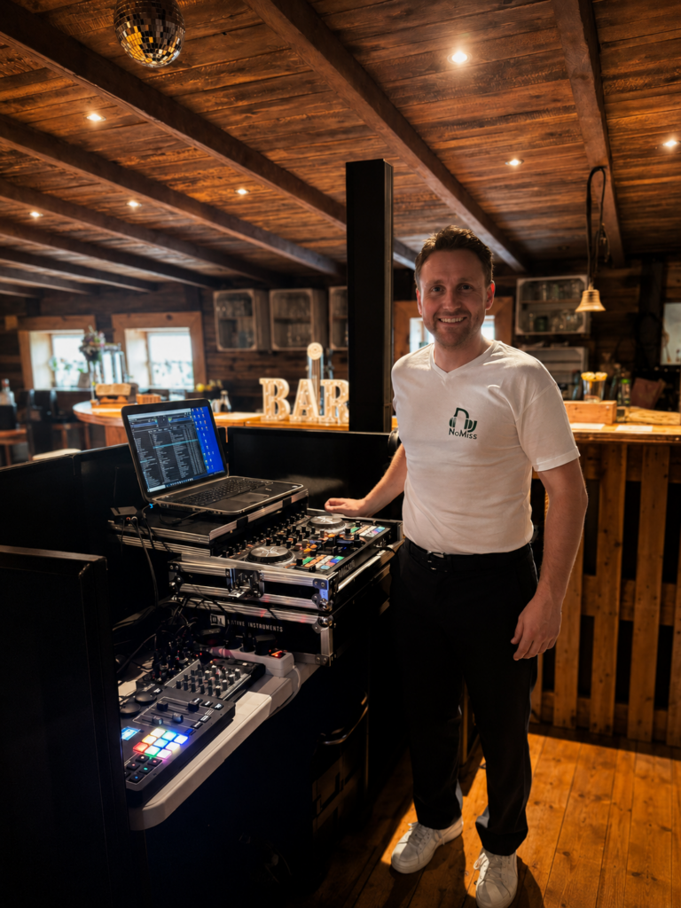DJ No Miss am DJ-Pult